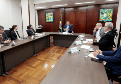 Ministro Fávaro e Banco do Brasil alinham estratégia para parceria com Banco Mundial